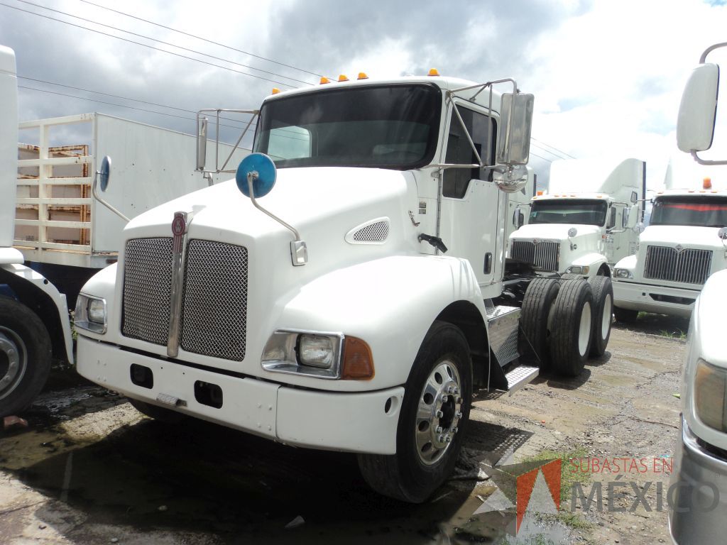 Lote 008 - Tractocamión Kenworth T300, 2008 - Imagen 2