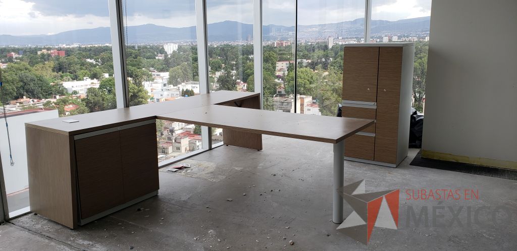 Lote 001 - Escritorio ejecutivo y Estación de trabajo con Archiveros y Gabinetes - Imagen 8