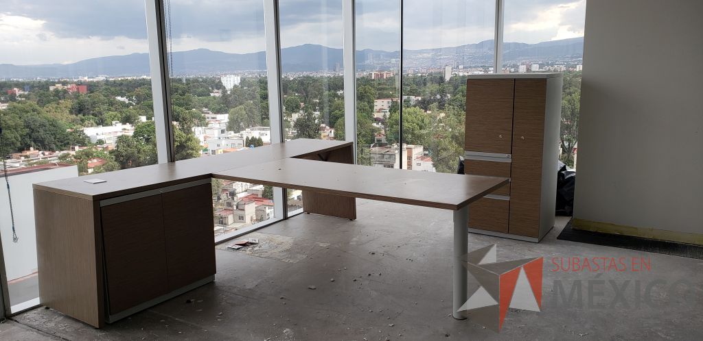 Lote 001 - Escritorio ejecutivo y Estación de trabajo con Archiveros y Gabinetes - Imagen 6