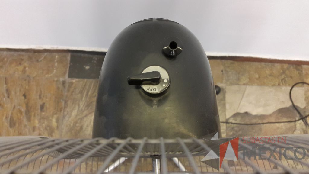 Lote 012 - 3 Ventiladores de pie metálicos con 3 velocidades modelo VC 238 - Imagen 6