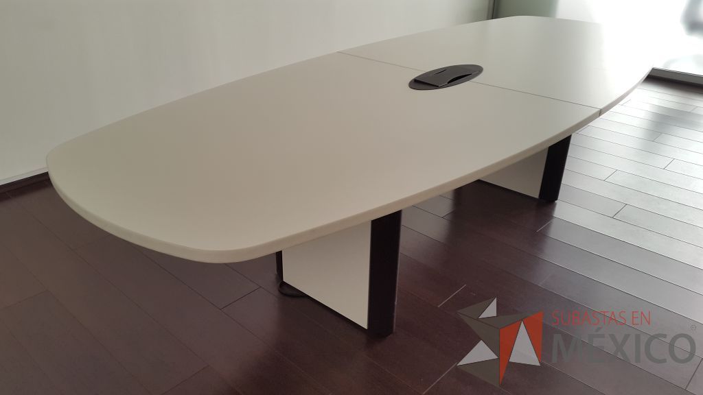Lote 040 - Mesa de sala de juntas en madera color blanco para 10 personas - Imagen 7
