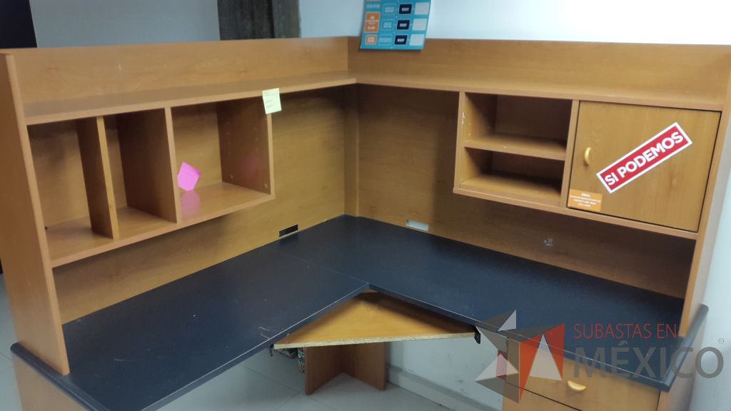Lote 045 - 5 Estaciones de trabajo en escuadra de madera para una persona con librero y archivero de dos cajones - Imagen 2
