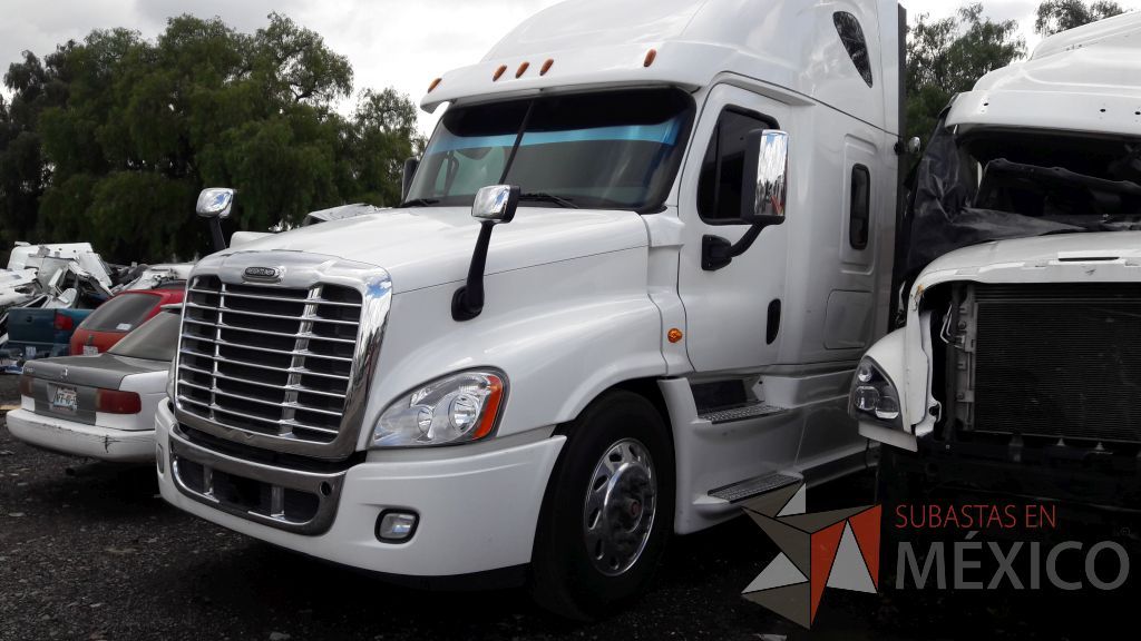Lote 010 - Tracto camión, FREIGHTLINER, CASCADIA, 2017