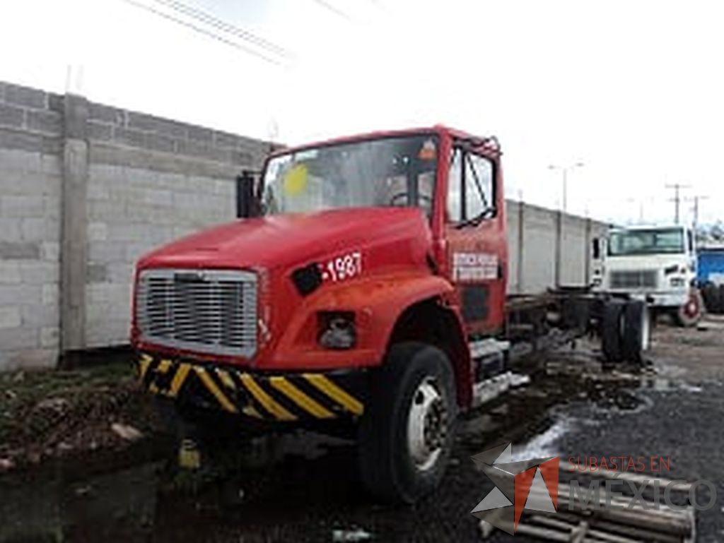 Lote 001 - Camión , Freightliner FL70, 1998