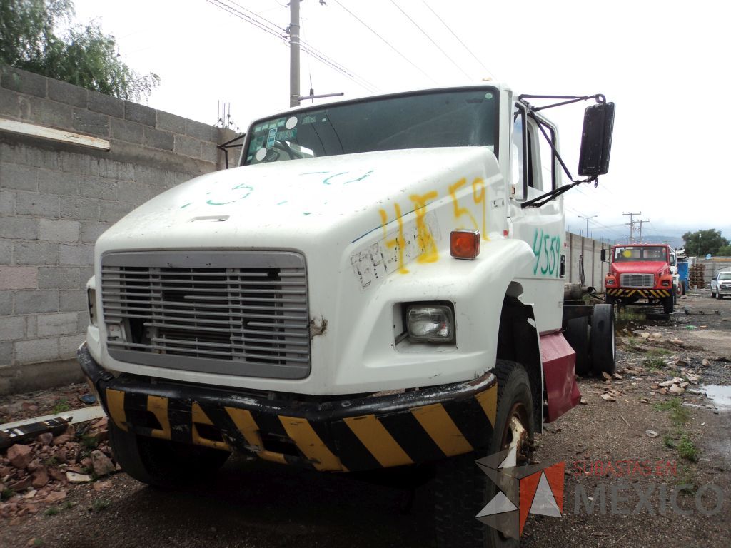 Lote 006 - Camión Freightliner FL70 2003