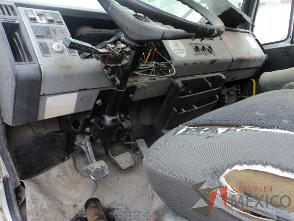 Lote 006 - Camión Freightliner FL70 2003 - Imagen 8