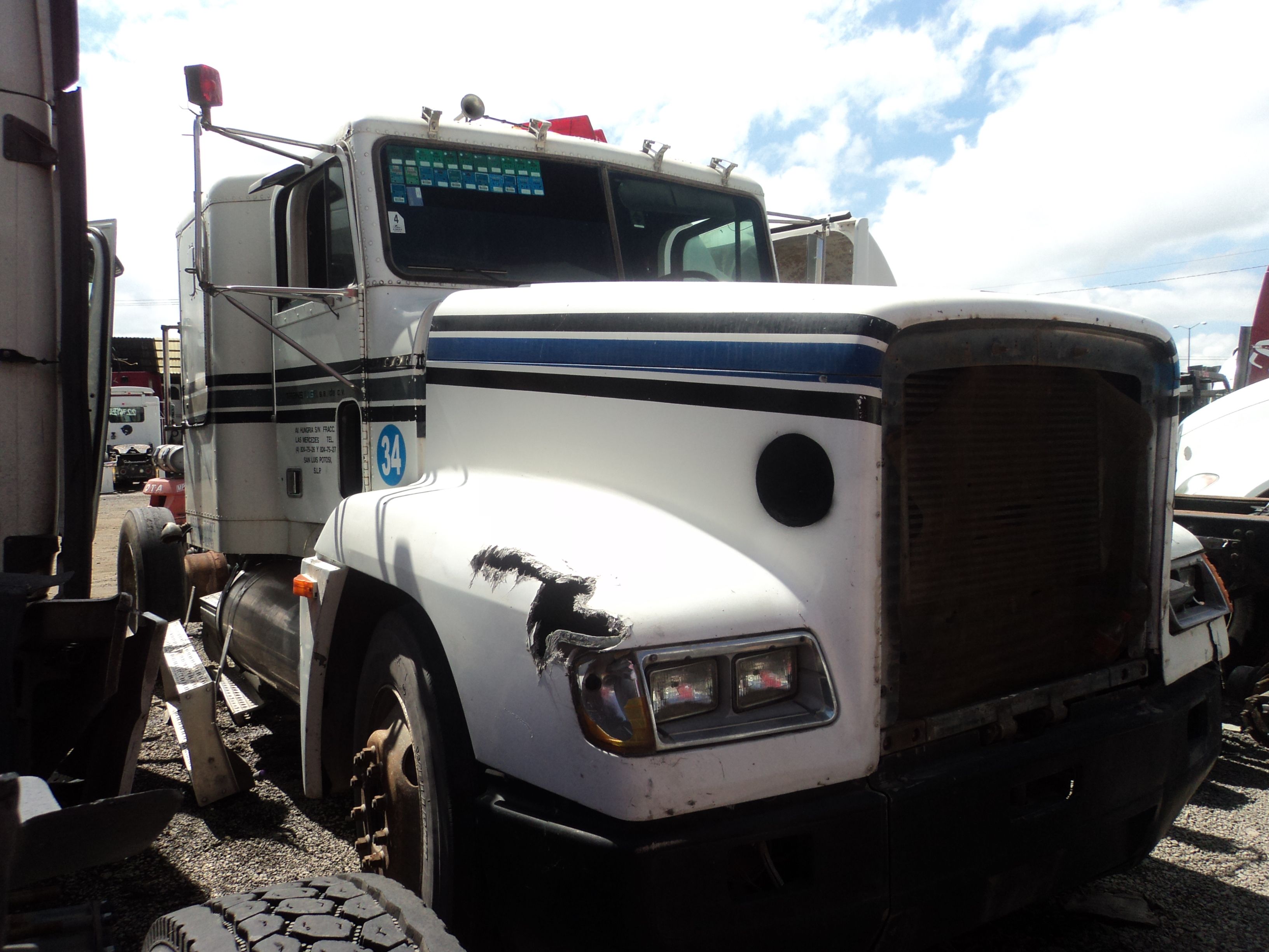 Lote 029 - Tracto camión, Freightliner FLD 120 FAE N14, Año 2000 - Imagen 3