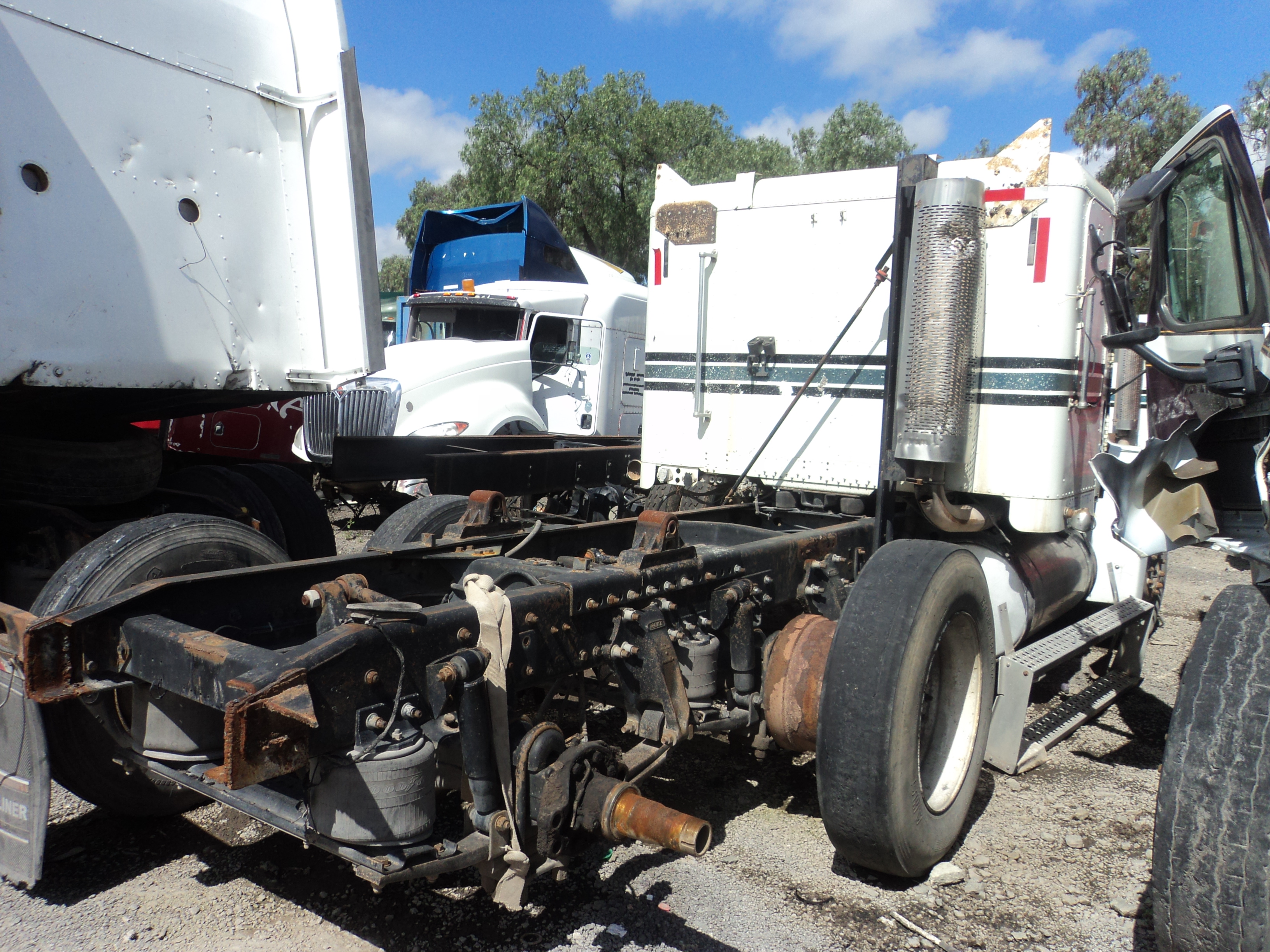Lote 029 - Tracto camión, Freightliner FLD 120 FAE N14, Año 2000 - Imagen 5