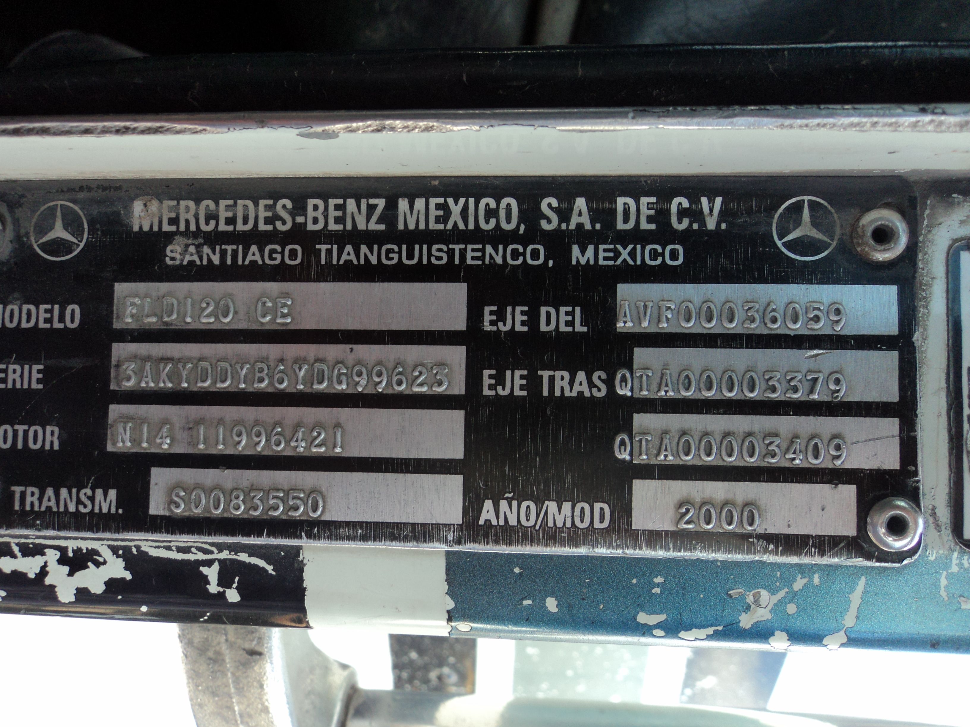 Lote 029 - Tracto camión, Freightliner FLD 120 FAE N14, Año 2000 - Imagen 10