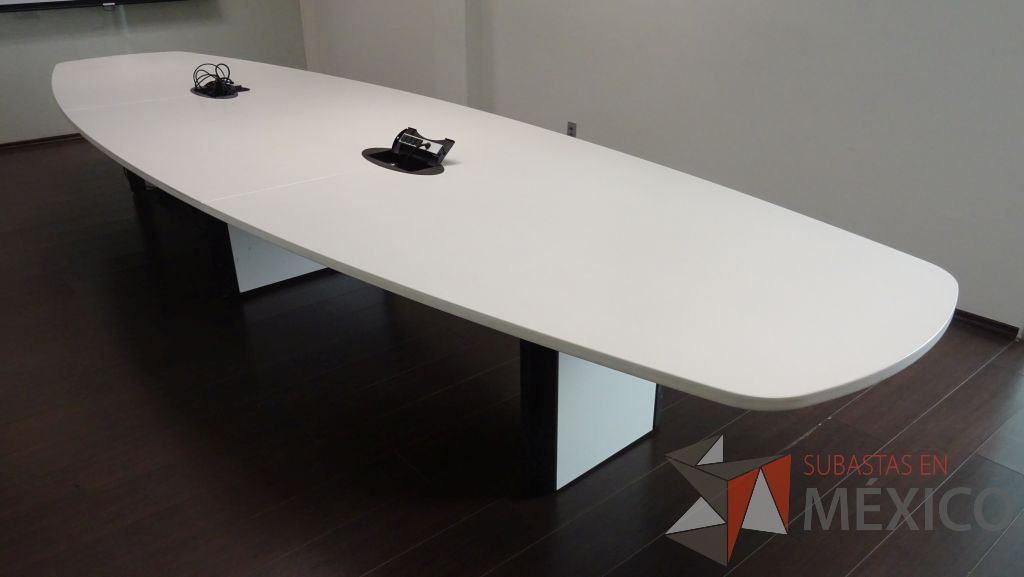 Lote 069 - Mesa de sala de juntas en madera color blanco para 14 personas - Imagen 5
