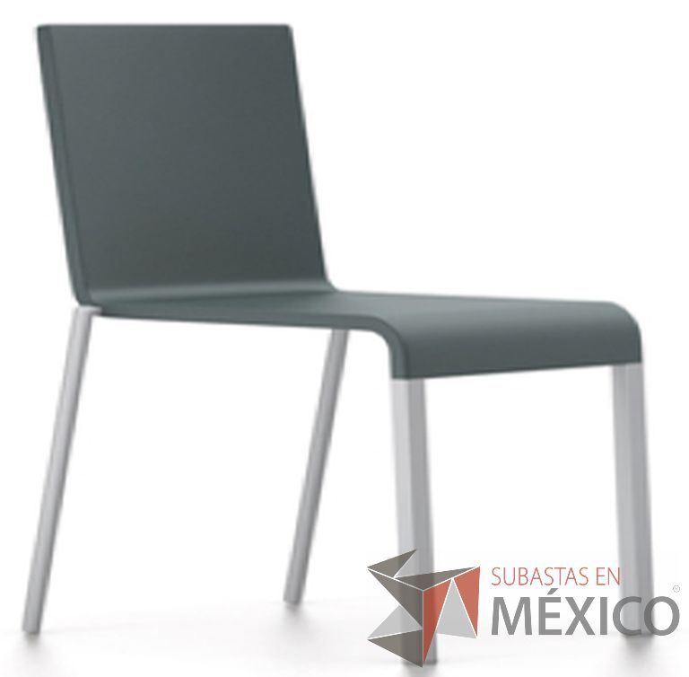 Lote 082 - .03 gris apilable Carcasa del asiento en espuma de poliuretano integral con efecto acolchado, estructura autoportante sobre estructura de acero tubular.