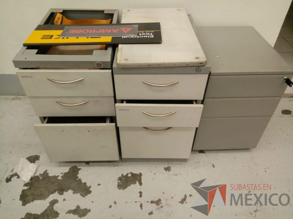 Lote 009 - 11 Archiveros, de los 11 archiveros 7 son de pedestal para sostener escritorio - Imagen 3