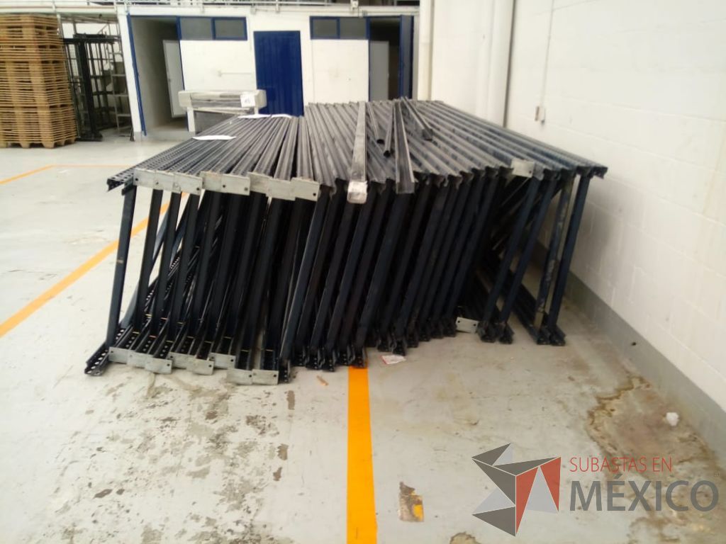 Lote 012 - 27 Postes para racks en color azul, 9 postes de racks de 3.97, 18 postes de rakcs de 5.50m - Imagen 4