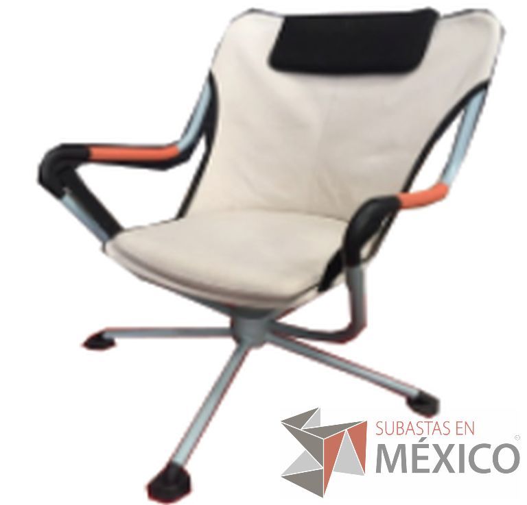 Lote 010 - Weaver. Con respaldo y asiento blanco con reposacabezas negro
