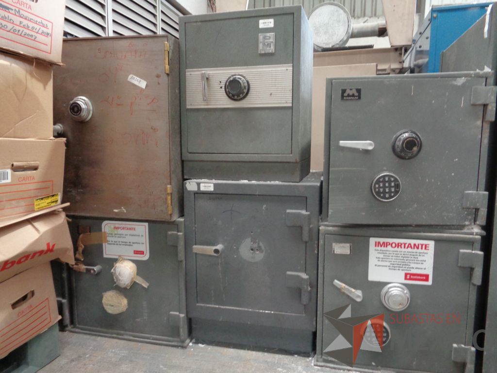 Lote 001 - Lote con 4 Cajas de seguridad, 10 Cajas Fuertes, 2 Gavetas con Caja Fuerte y 1 Transfer