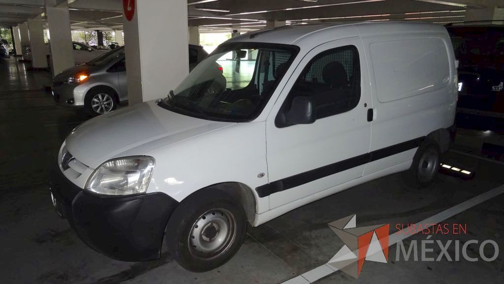 Lote 001 - Camioneta Peugeot Partner VU, Con puerta Corrediza, Año 2011