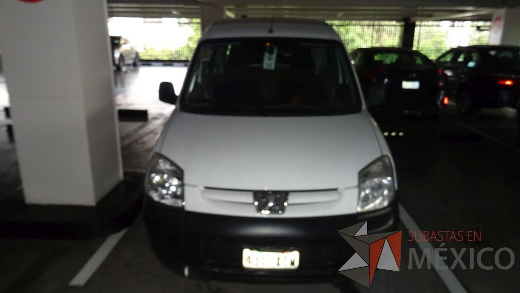 Lote 001 - Camioneta Peugeot Partner VU, Con puerta Corrediza, Año 2011 - Imagen 2