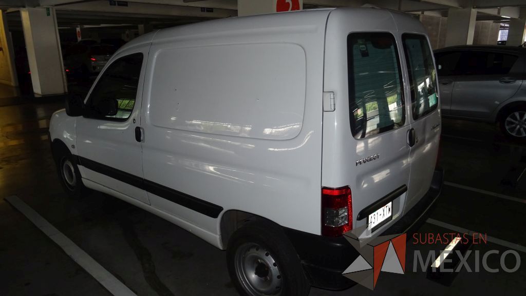 Lote 001 - Camioneta Peugeot Partner VU, Con puerta Corrediza, Año 2011 - Imagen 3