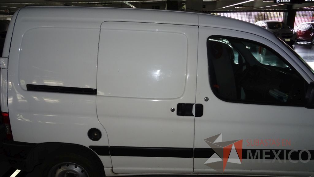 Lote 001 - Camioneta Peugeot Partner VU, Con puerta Corrediza, Año 2011 - Imagen 6