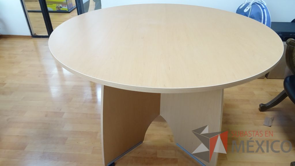 Lote 001 - Oficina ejecutiva, escritorio , gabinete con caja fuerte, credenza con gaveta - Imagen 17