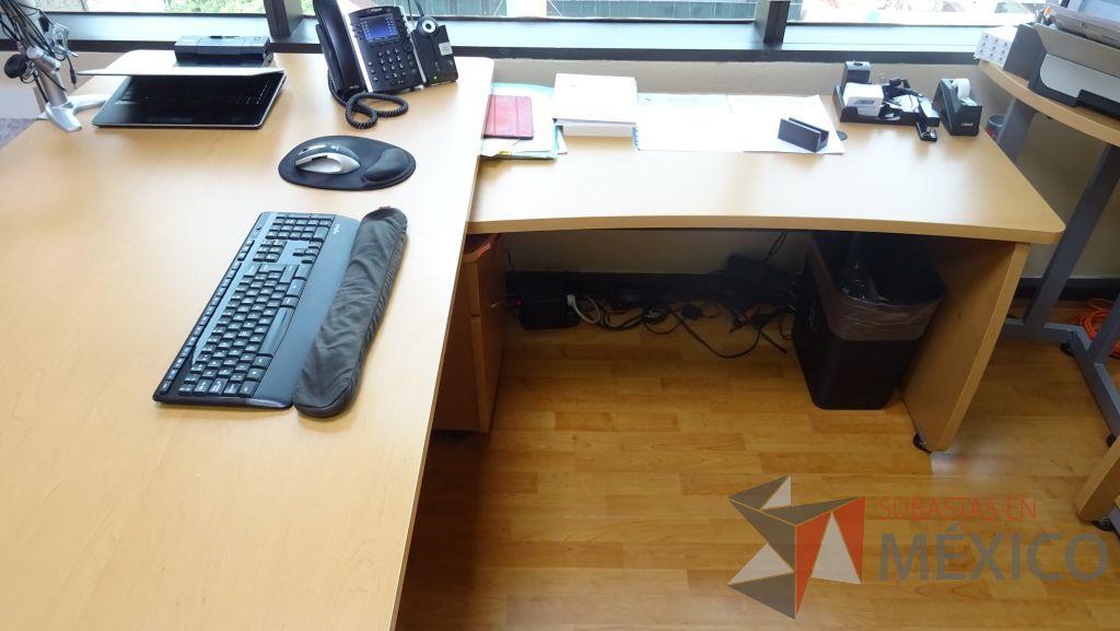 Lote 001 - Oficina ejecutiva, escritorio , gabinete con caja fuerte, credenza con gaveta - Imagen 11