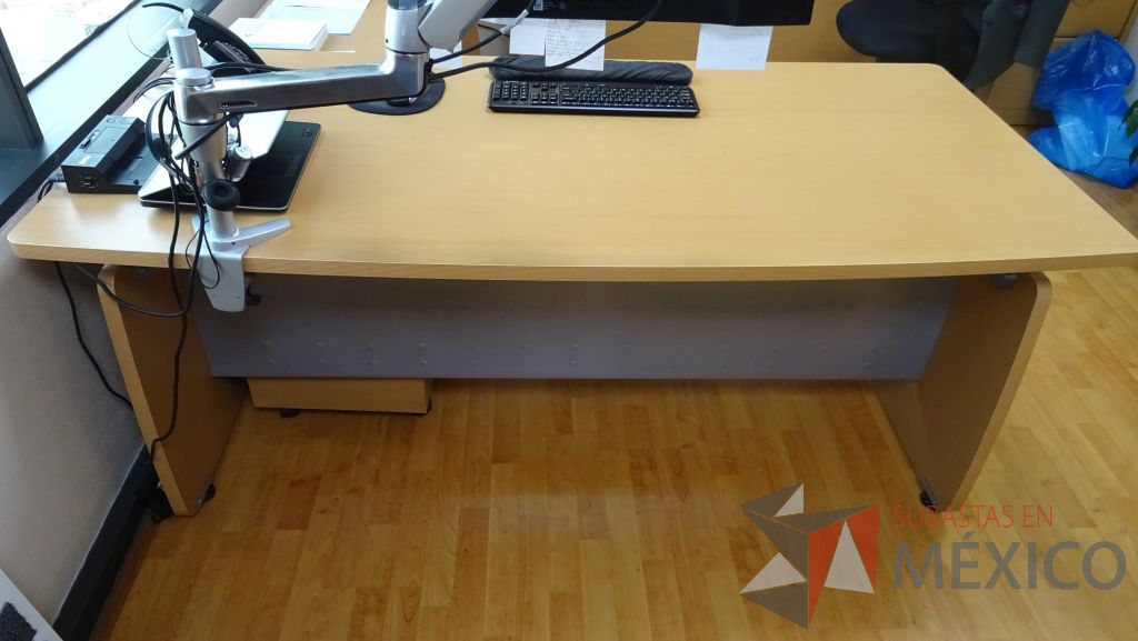 Lote 001 - Oficina ejecutiva, escritorio , gabinete con caja fuerte, credenza con gaveta - Imagen 13