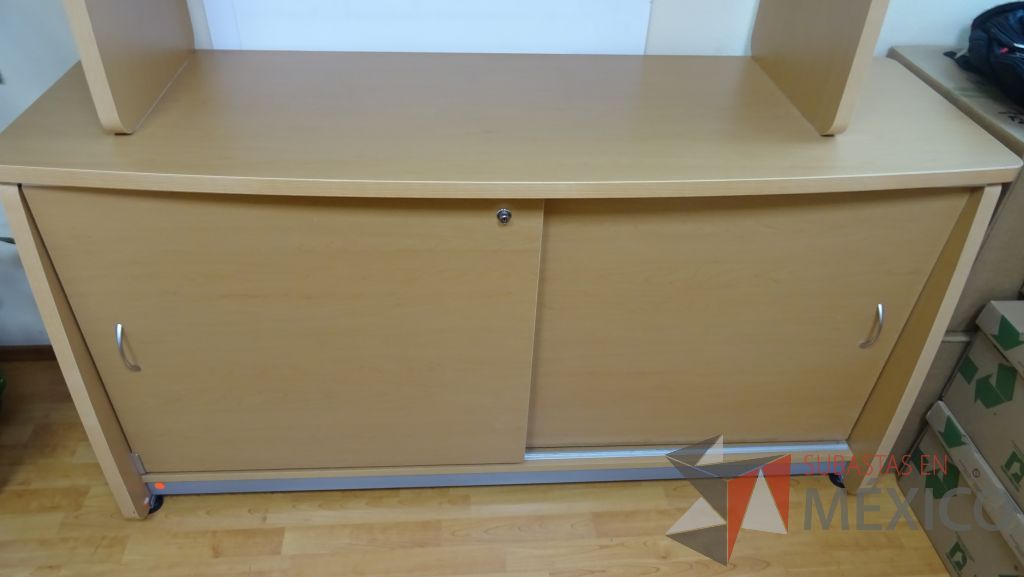 Lote 006 - Oficina ejecutiva, escritorio, archivero, credenza con gaveta - Imagen 6