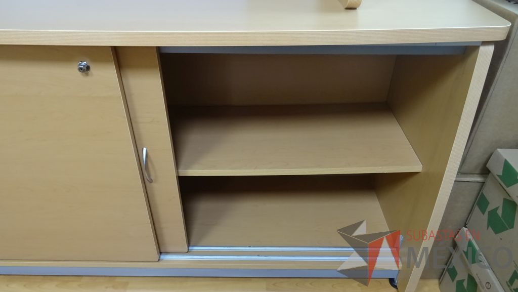 Lote 006 - Oficina ejecutiva, escritorio, archivero, credenza con gaveta - Imagen 3