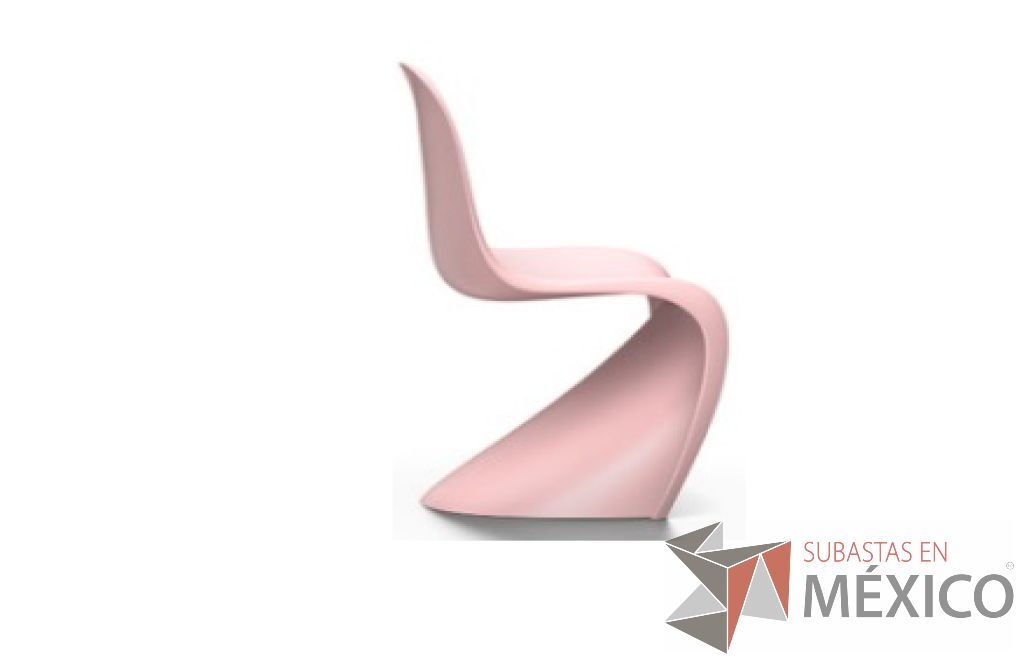 Lote 017 - Panton jr rosa. Silla de polipropileno teñido, en acabado mate. También adecuada para su uso al aire libre.