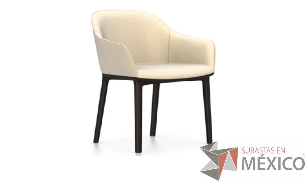 Lote 018 - Softshell con respaldo y asiento de carcasa flexible en la parte superior del respaldo.