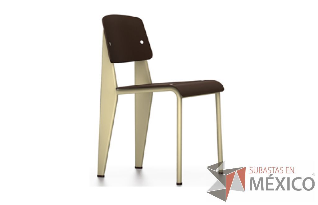 Lote 052 - Standard SP. Asiento y respaldo de plástico ASA (textura fina) color marrón.