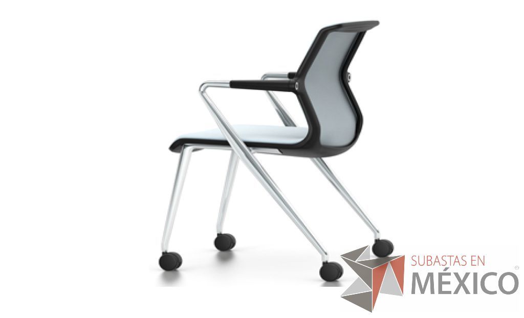 Lote 056 - Unix. Respaldo y asiento con tela, bastidor posterior negro y estructura de aluminio pulido. Base de 4 patas con ruedas.