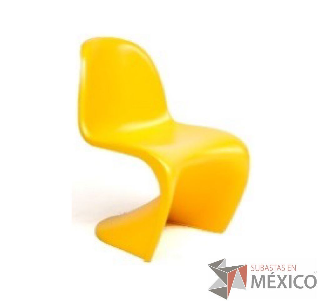 Lote 067 - Panton amarilla. Silla de polipropileno teñido, en acabado mate. También adecuada para su uso al aire libre.
