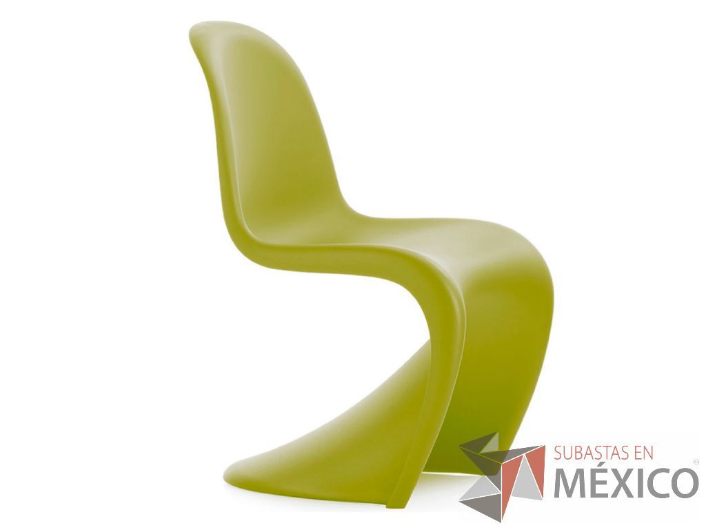 Lote 106 - Panton chartreuse. Silla de polipropileno teñido, en acabado mate. También adecuada para su uso al aire libre.