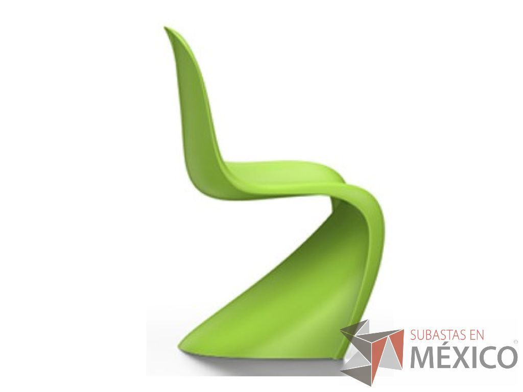Lote 115 - Panton dark lime. Silla de polipropileno teñido, en acabado mate.
