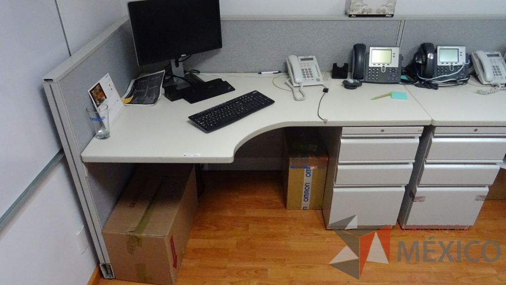 Lote 011 - 5 Estaciones de trabajo para 1 persona y 6 Sillas ejecutivas con respaldo de maya - Imagen 3
