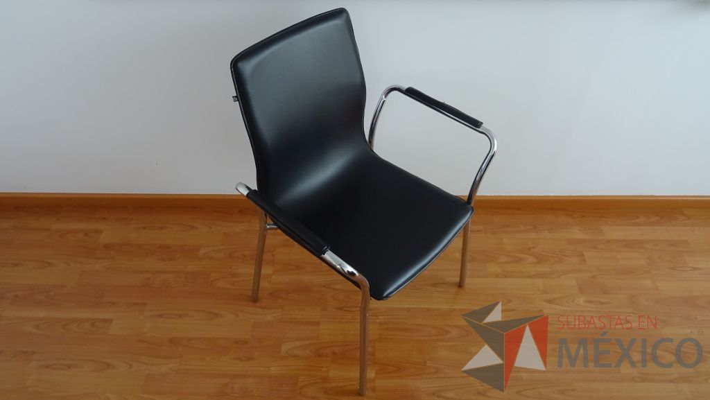 Lote 015 - Oficina de dirección , credenza de madera, 2 Sillas de visita fijas,2 Sillas de visita tipo piel y mesa de apoyo - Imagen 14