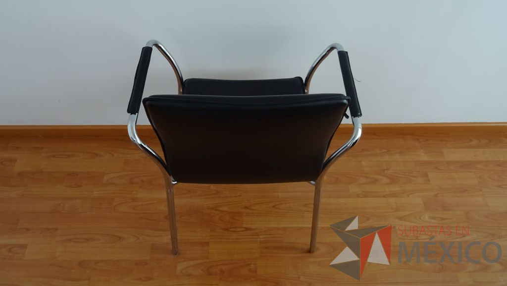 Lote 015 - Oficina de dirección , credenza de madera, 2 Sillas de visita fijas,2 Sillas de visita tipo piel y mesa de apoyo - Imagen 16
