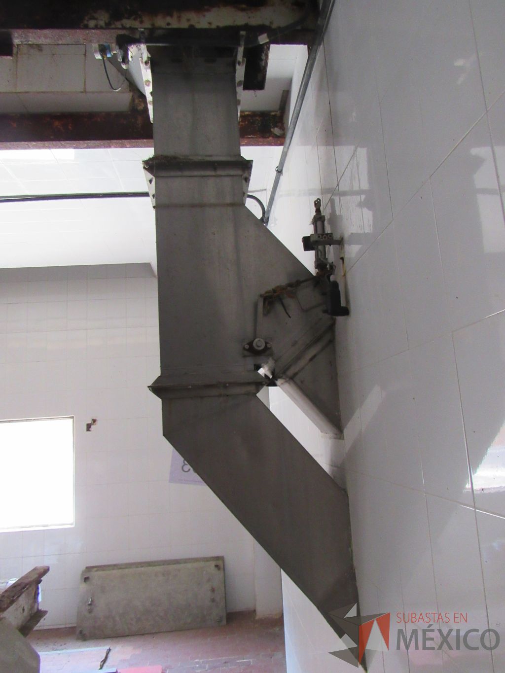 Lote 103 - Tolva de paso de piso germinación 2 a piso 1 acero galvanizado - Imagen 5