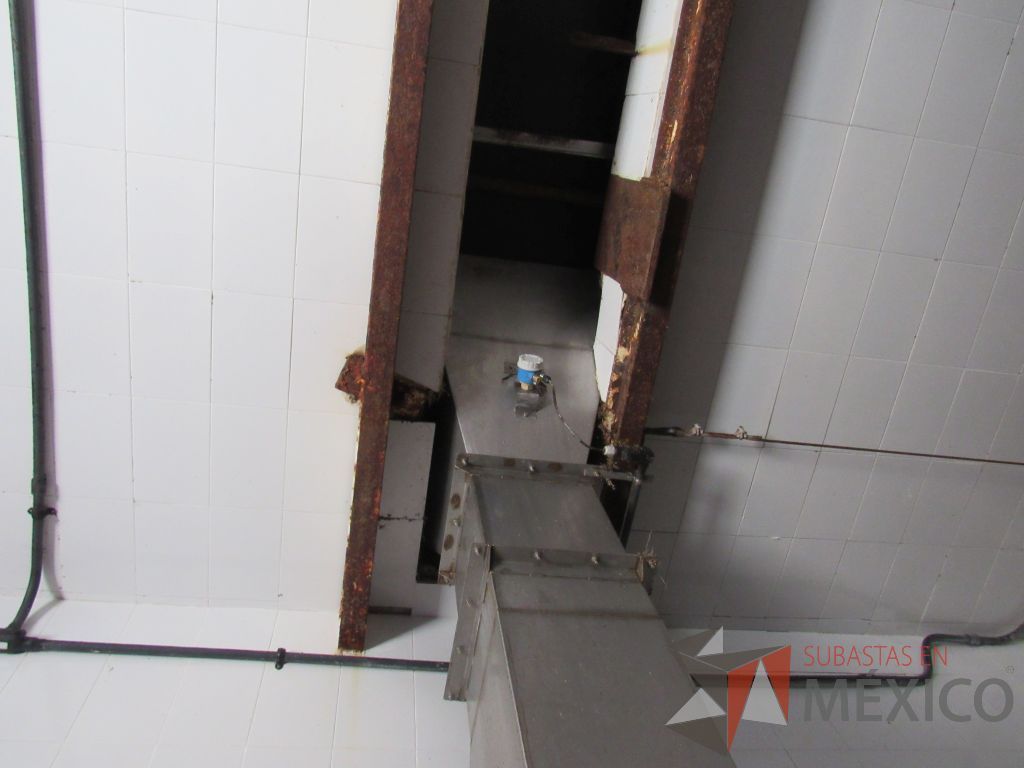 Lote 103 - Tolva de paso de piso germinación 2 a piso 1 acero galvanizado - Imagen 6