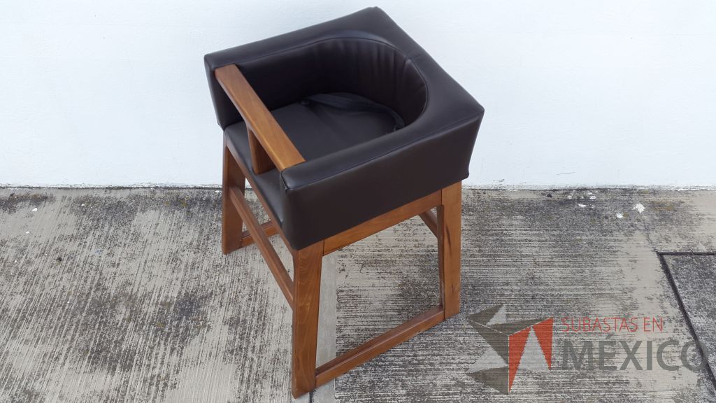 Lote 021 - 4 Periqueras de madera con asiento tipo piel en color negro - Imagen 3