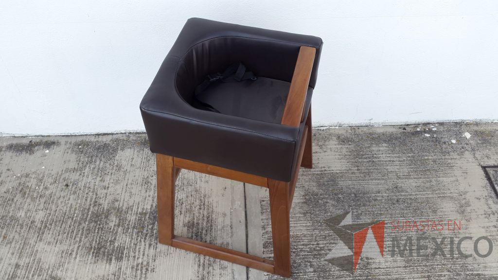 Lote 021 - 4 Periqueras de madera con asiento tipo piel en color negro - Imagen 4