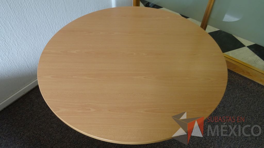 Lote 057 - Mesa de trabajo circular para 4 personas con cubierta de madera - Imagen 3