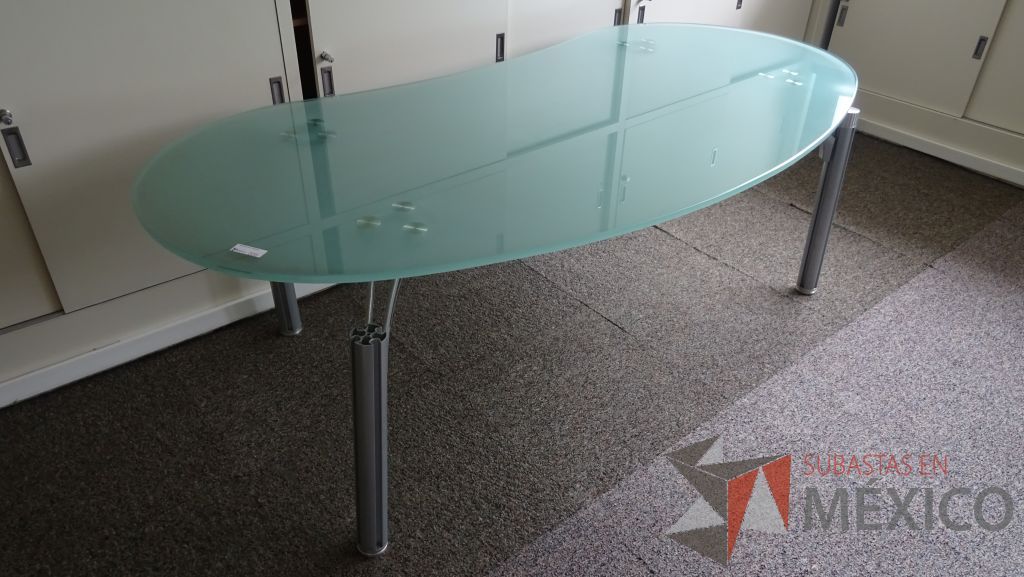 Lote 021 - Mesa de juntas para 6 personas con base de metal y cubierta de vidrio - Imagen 2