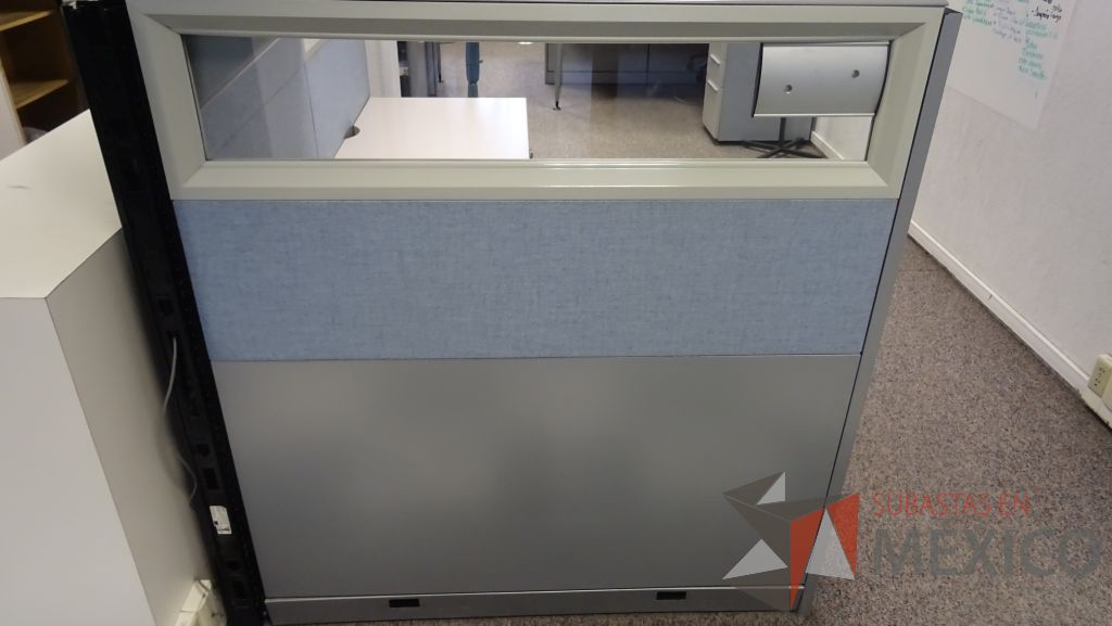 Lote 107 - Estación de trabajo para una persona con cubierta color blanco - Imagen 4