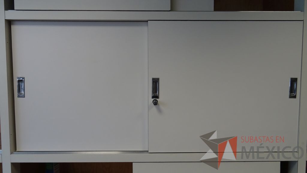 Lote 040 - 2 Gabinetes de madera empotrado color blanco con 12 puertas - Imagen 6