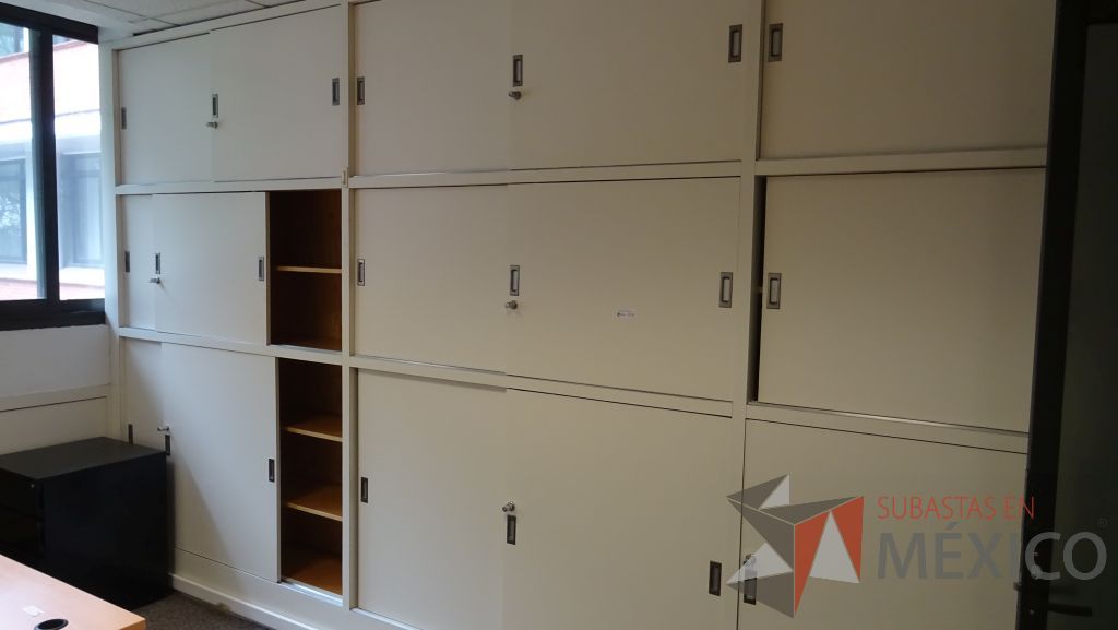 Lote 041 - Gabinete de madera empotrado color blanco con 15 puertas - Imagen 2