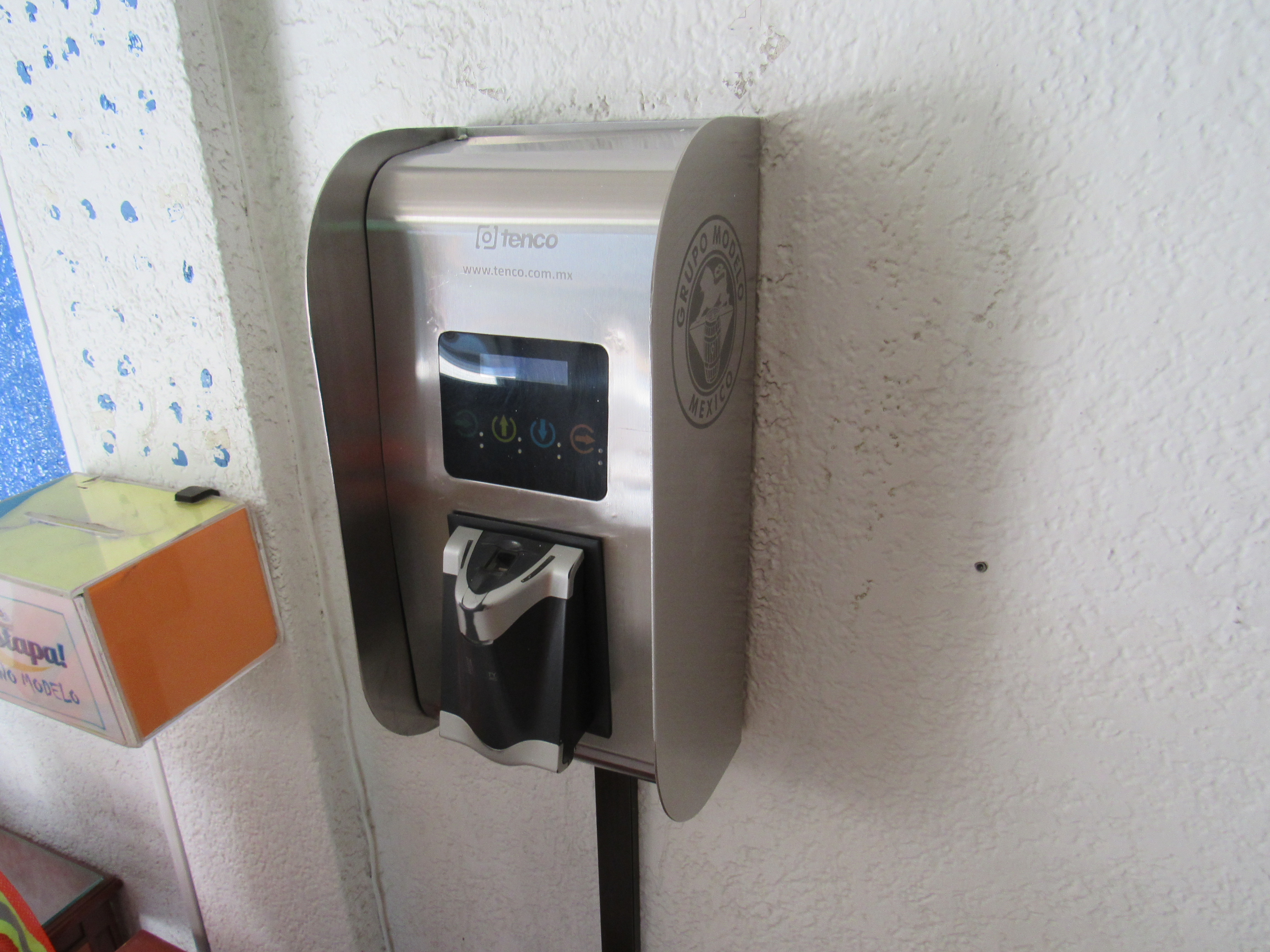 Lote 532 - Unidad de tiempo y asistencia conformado por lector biométrico