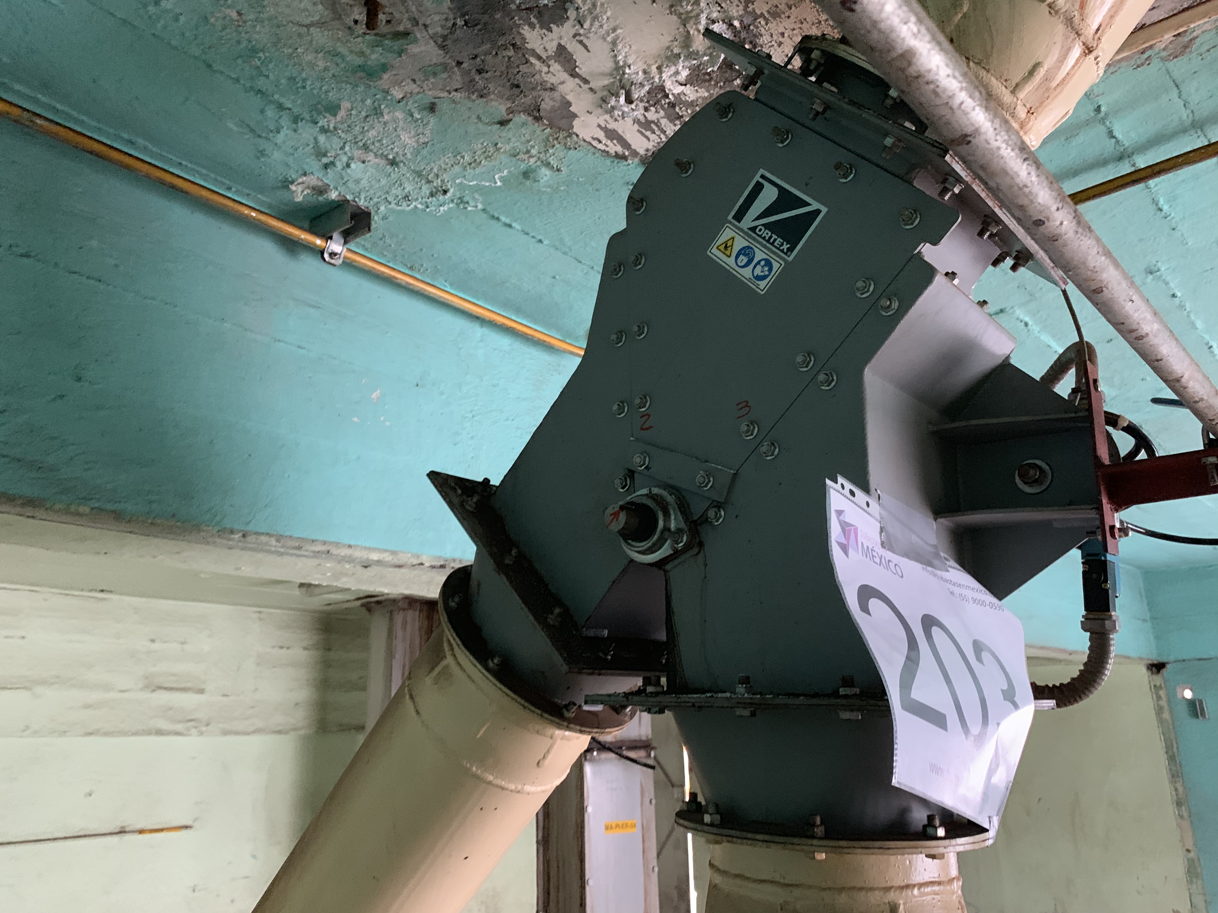 Lote 203 - Valvula pantalón para carga de malta negra las tolvas metálicas 2 y 3 de concreto - Imagen 4