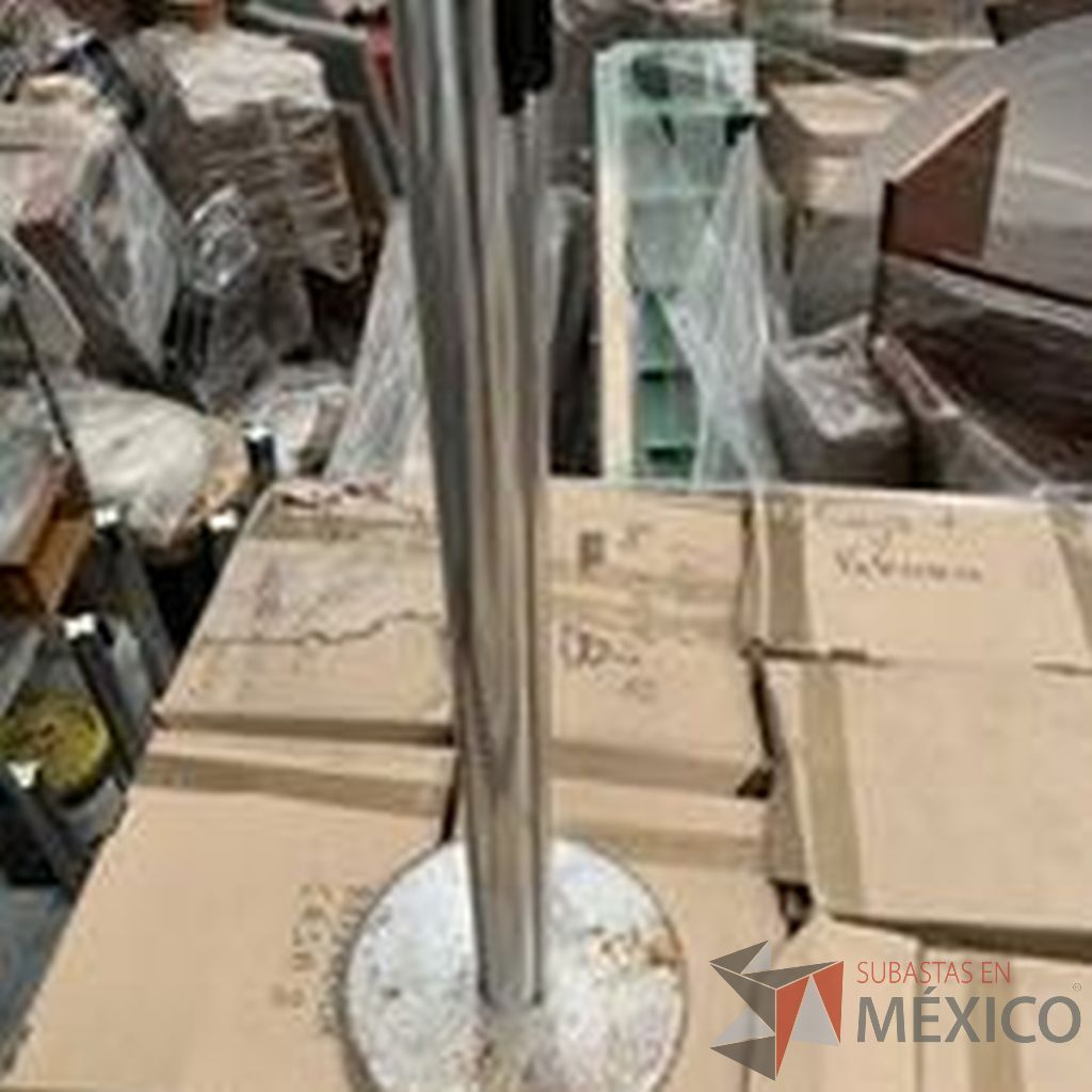 Lote 031 - 13 Postes metálicos fijos con banda extensible de seguridad - Imagen 2